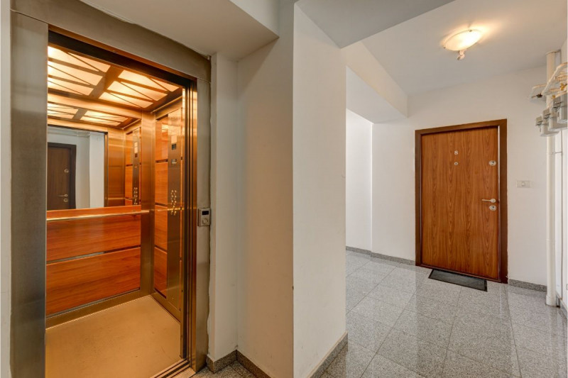 Petrom City – Izbiceni, 2 (sau 3) camere, lift, parcare subterana, boxa, 77 mp.