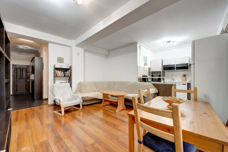 DAMAROAIA – IZBICENI, Apartament 3 camere, 2 bai, curte, garaj, boxa, 120 mp.