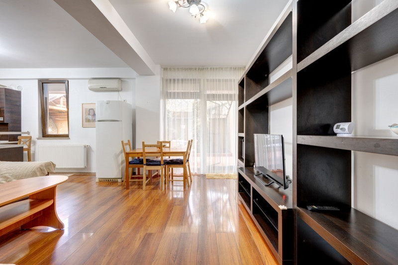 DAMAROAIA – IZBICENI, Apartament 3 camere, 2 bai, curte, garaj, boxa, 120 mp.