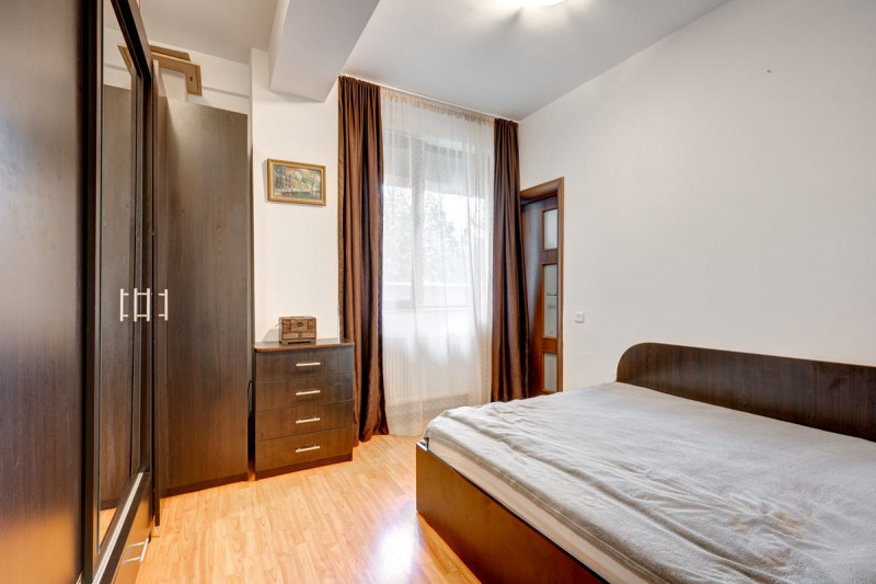 DAMAROAIA – IZBICENI, Apartament 3 camere, 2 bai, curte, garaj, boxa, 120 mp.