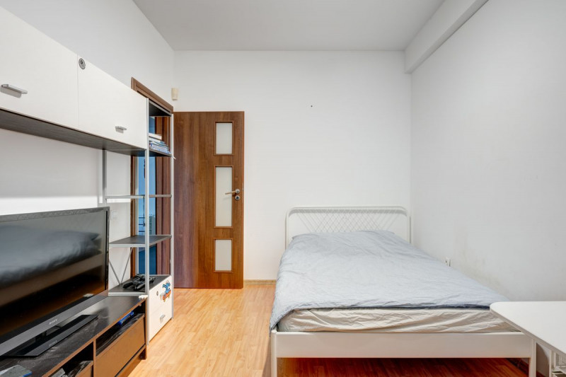DAMAROAIA – IZBICENI, Apartament 3 camere, 2 bai, curte, garaj, boxa, 120 mp.