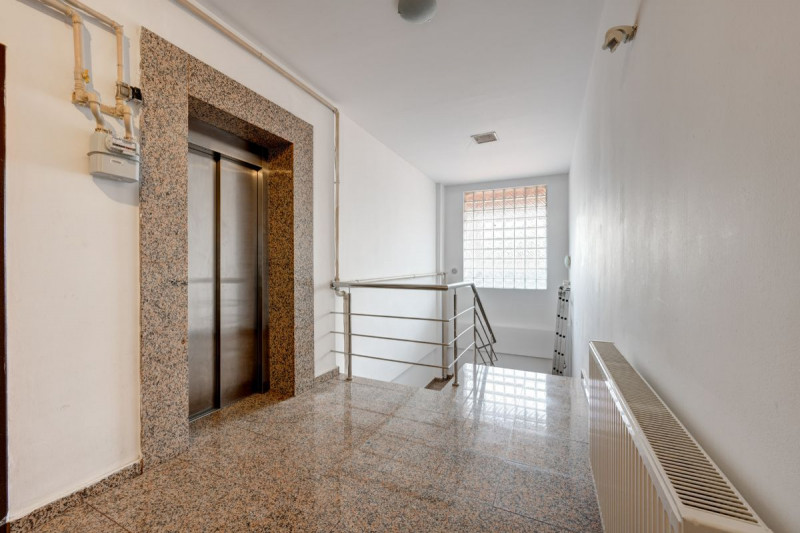 DAMAROAIA – IZBICENI, Apartament 3 camere, 2 bai, curte, garaj, boxa, 120 mp.
