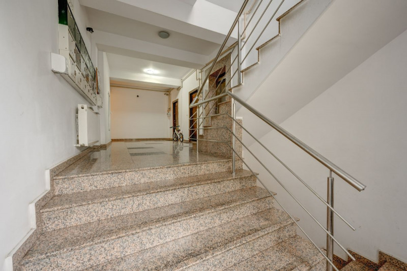DAMAROAIA – IZBICENI, Apartament 3 camere, 2 bai, curte, garaj, boxa, 120 mp.
