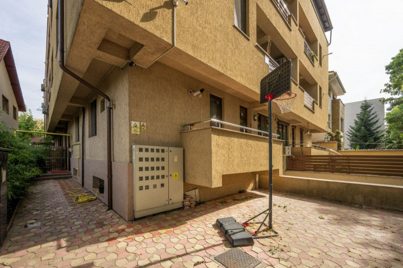 DAMAROAIA – IZBICENI, Apartament 3 camere, 2 bai, curte, garaj, boxa, 120 mp.