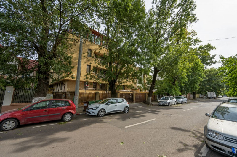 DAMAROAIA – IZBICENI, Apartament 3 camere, 2 bai, curte, garaj, boxa, 120 mp.