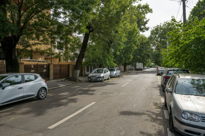 DAMAROAIA – IZBICENI, Apartament 3 camere, 2 bai, curte, garaj, boxa, 120 mp.