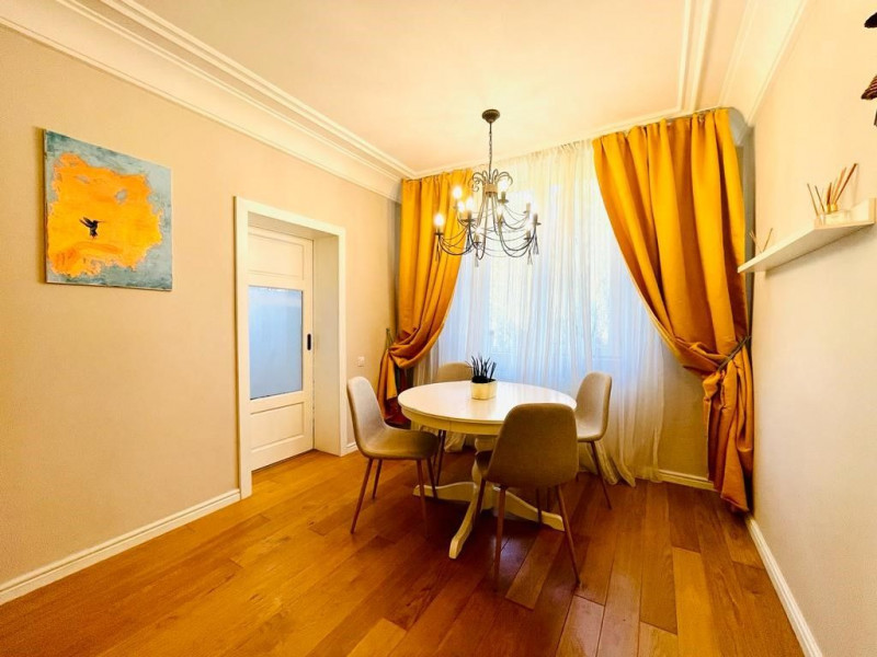 Pajura - Presei, Apartament 3 camere deosebit, centrala proprie.