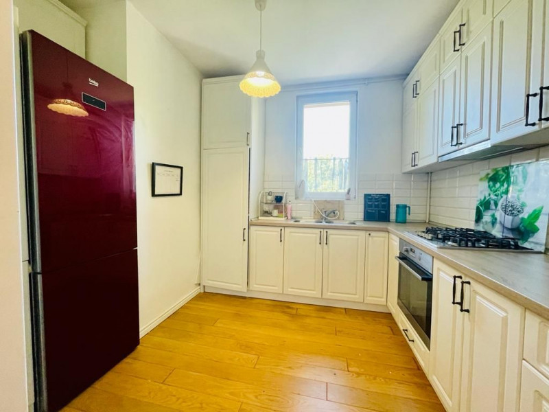 Pajura - Presei, Apartament 3 camere deosebit, centrala proprie.