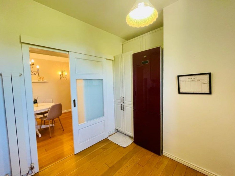 Pajura - Presei, Apartament 3 camere deosebit, centrala proprie.