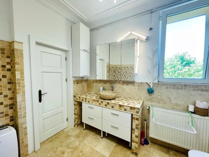 Pajura - Presei, Apartament 3 camere deosebit, centrala proprie.