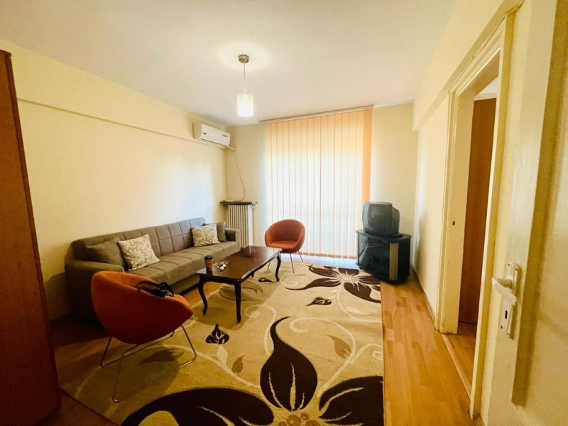 Universitate - Apartament de 2 camere, centrala de bloc,  Comision 0. 