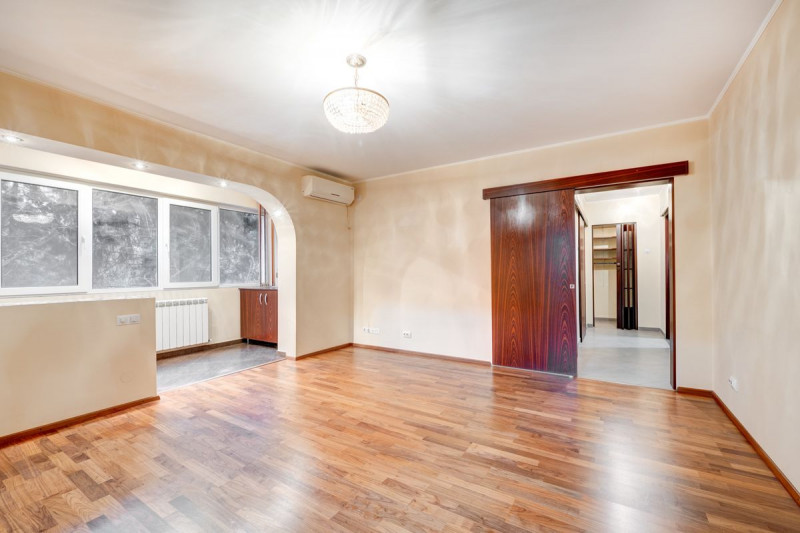 REZERVAT – Pajura, Apartament 3 camere, etaj 1, 70 mp, stare buna. 