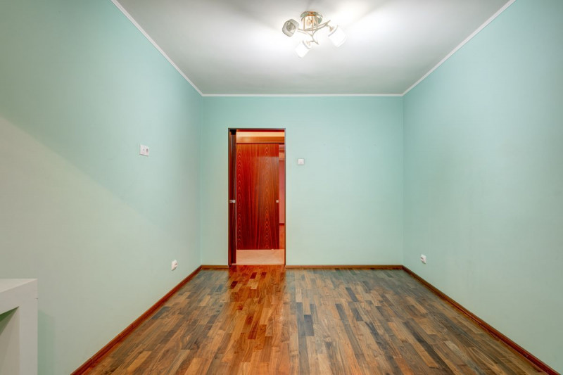 REZERVAT – Pajura, Apartament 3 camere, etaj 1, 70 mp, stare buna. 