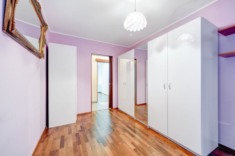 REZERVAT – Pajura, Apartament 3 camere, etaj 1, 70 mp, stare buna. 