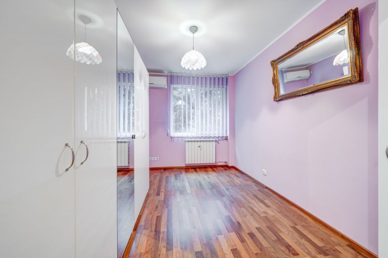 REZERVAT – Pajura, Apartament 3 camere, etaj 1, 70 mp, stare buna. 