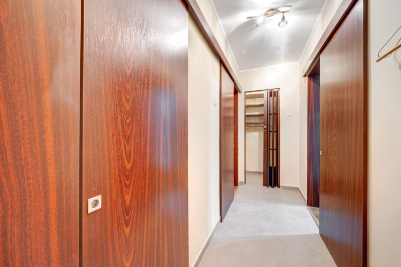 REZERVAT – Pajura, Apartament 3 camere, etaj 1, 70 mp, stare buna. 