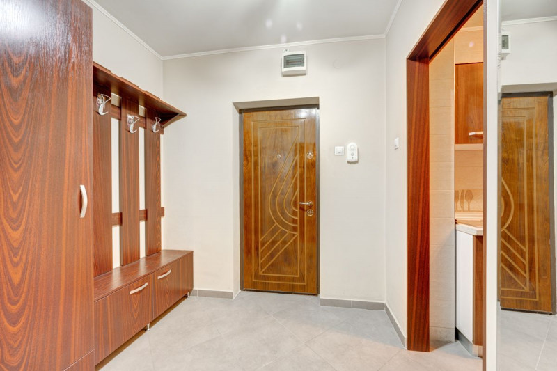 REZERVAT – Pajura, Apartament 3 camere, etaj 1, 70 mp, stare buna. 