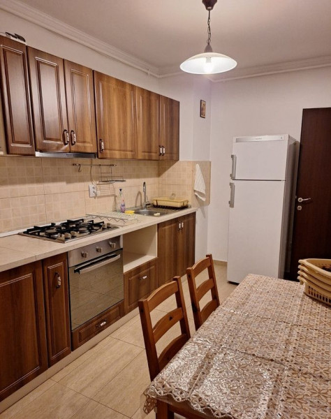 BUCURESTII NOI – Garsoniera spatioasa, gata de mutat, la metrou, 52mp. 