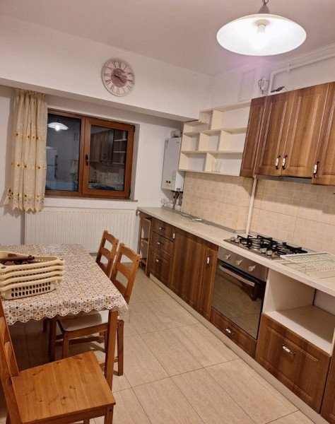 BUCURESTII NOI – Garsoniera spatioasa, gata de mutat, la metrou, 52mp. 