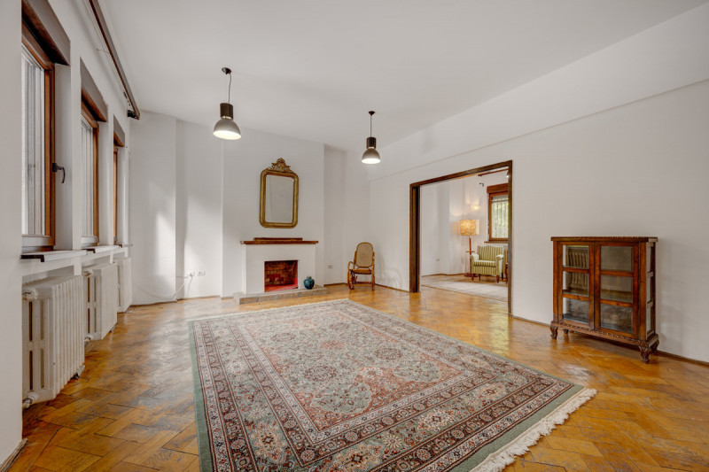 P-TA LAHOVARI, VILA REPREZENTATIVA PENTRU BIROURI, 425 MP.