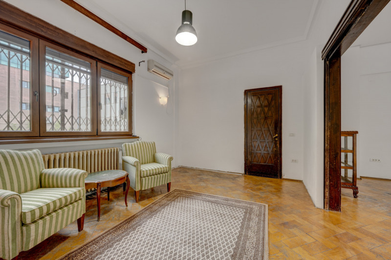 P-TA LAHOVARI, VILA REPREZENTATIVA PENTRU BIROURI, 425 MP.