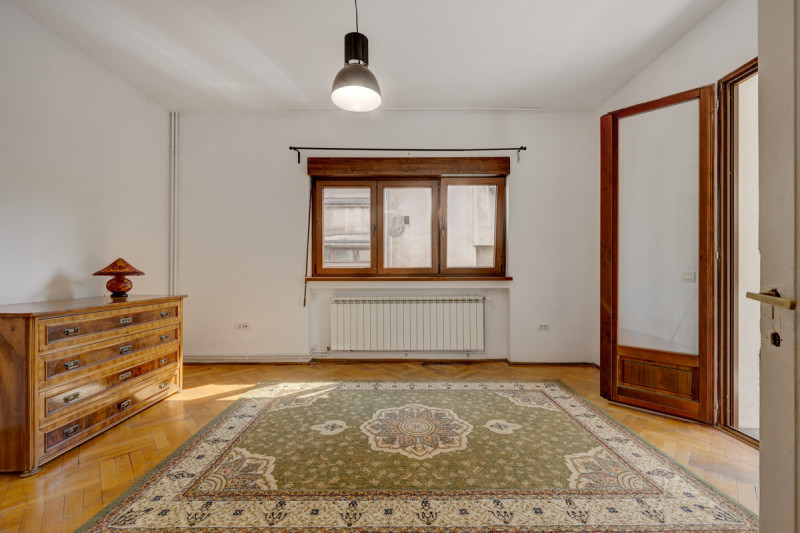 P-TA LAHOVARI, VILA REPREZENTATIVA PENTRU BIROURI, 425 MP.