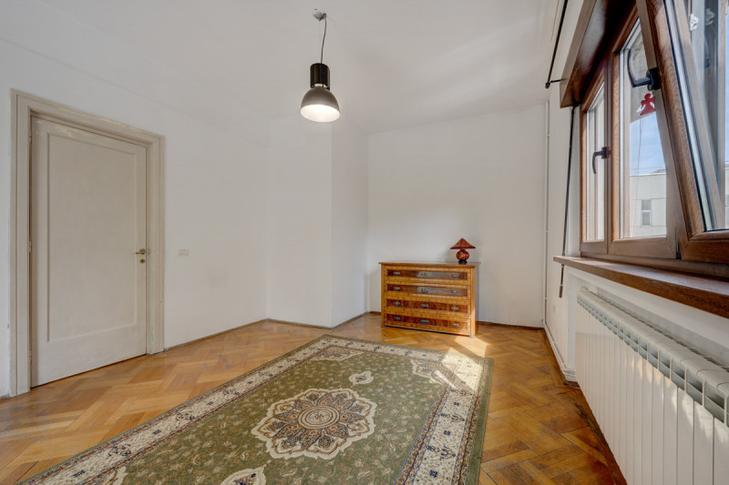 P-TA LAHOVARI, VILA REPREZENTATIVA PENTRU BIROURI, 425 MP.