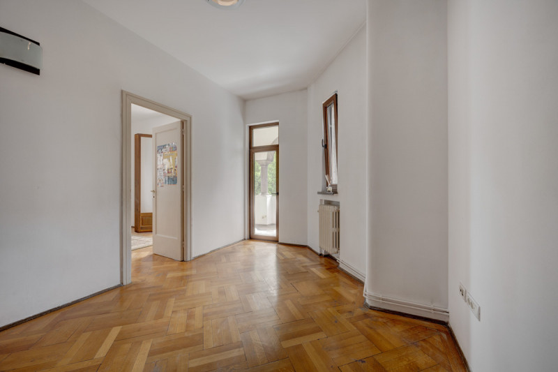P-TA LAHOVARI, VILA REPREZENTATIVA PENTRU BIROURI, 425 MP.