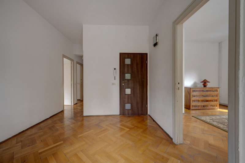 P-TA LAHOVARI, VILA REPREZENTATIVA PENTRU BIROURI, 425 MP.