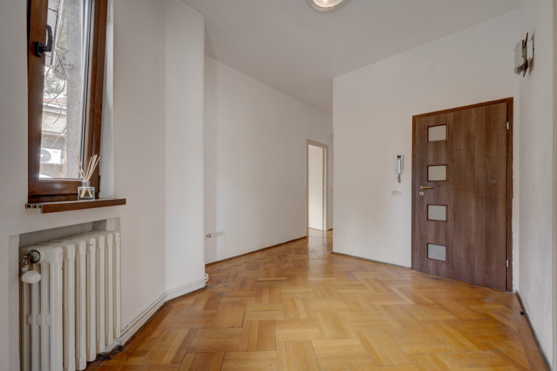 P-TA LAHOVARI, VILA REPREZENTATIVA PENTRU BIROURI, 425 MP.