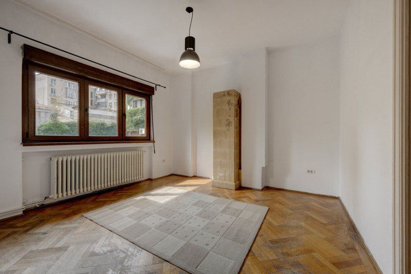 P-TA LAHOVARI, VILA REPREZENTATIVA PENTRU BIROURI, 425 MP.