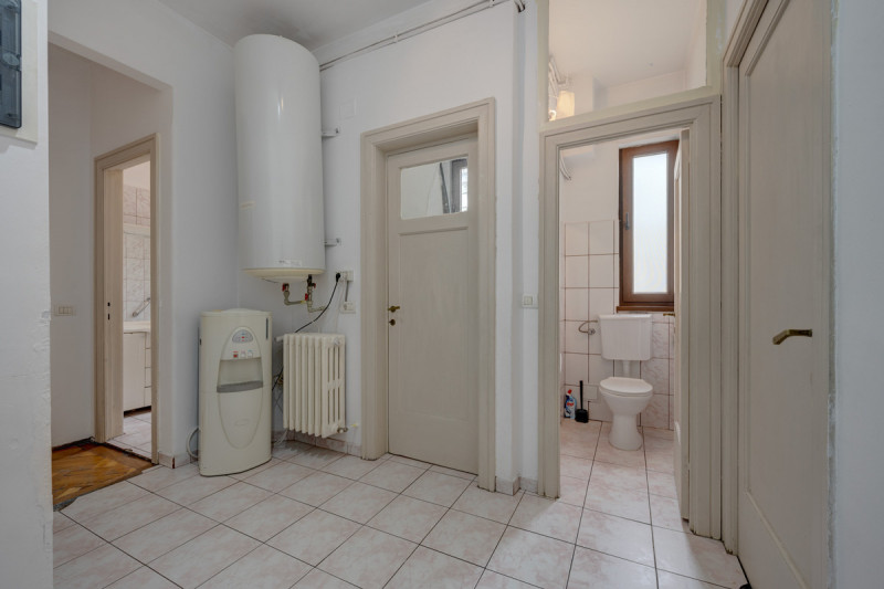 P-TA LAHOVARI, VILA REPREZENTATIVA PENTRU BIROURI, 425 MP.