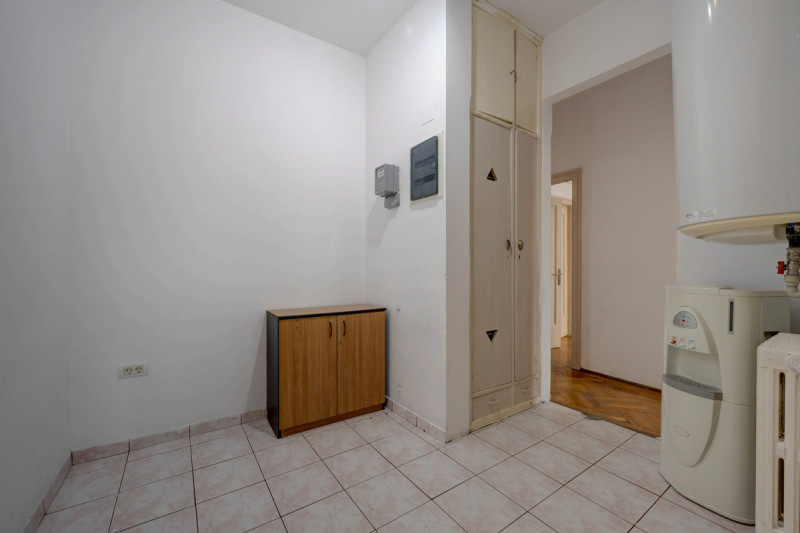 P-TA LAHOVARI, VILA REPREZENTATIVA PENTRU BIROURI, 425 MP.