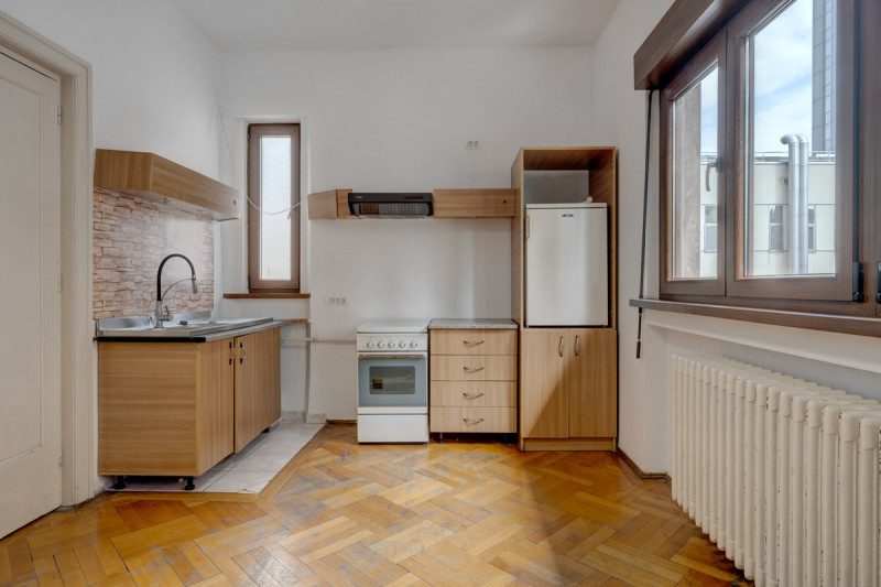 P-TA LAHOVARI, VILA REPREZENTATIVA PENTRU BIROURI, 425 MP.