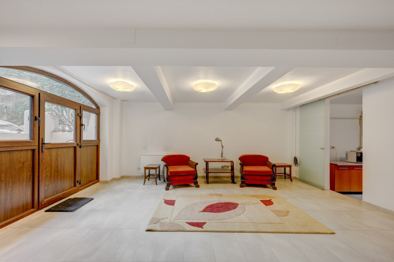 P-TA LAHOVARI, VILA REPREZENTATIVA PENTRU BIROURI, 425 MP.