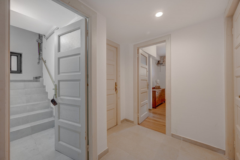 P-TA LAHOVARI, VILA REPREZENTATIVA PENTRU BIROURI, 425 MP.