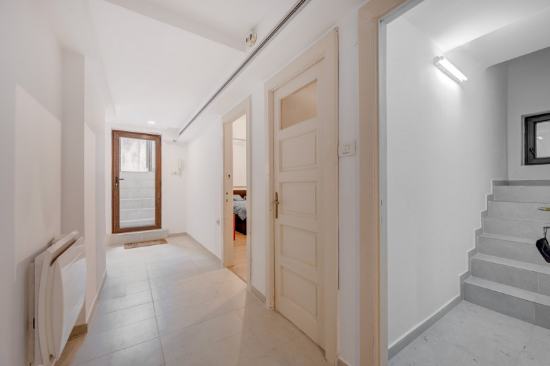 P-TA LAHOVARI, VILA REPREZENTATIVA PENTRU BIROURI, 425 MP.