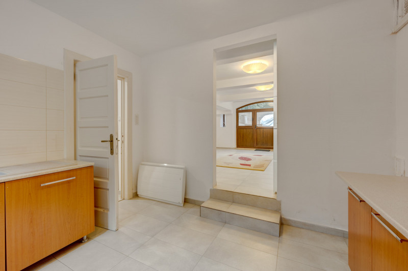 P-TA LAHOVARI, VILA REPREZENTATIVA PENTRU BIROURI, 425 MP.