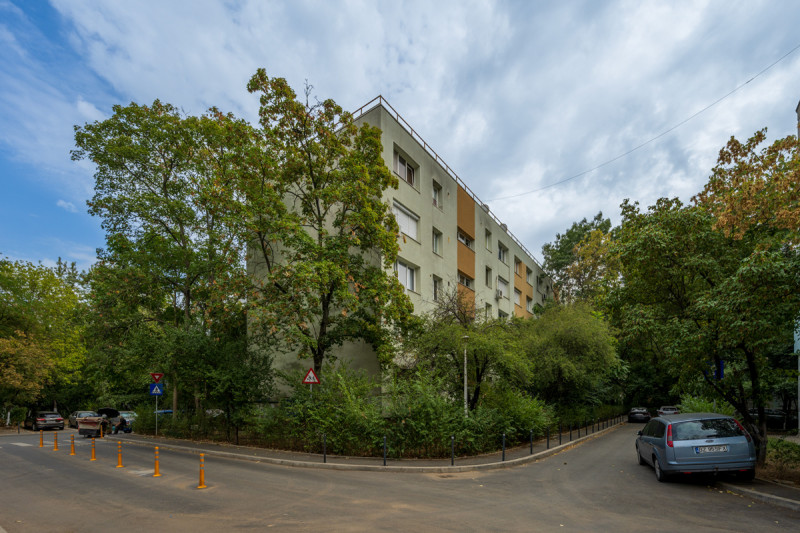 Romancierilor – Lunca Cernei, apartament 3 camere decomandat, 65 mp.