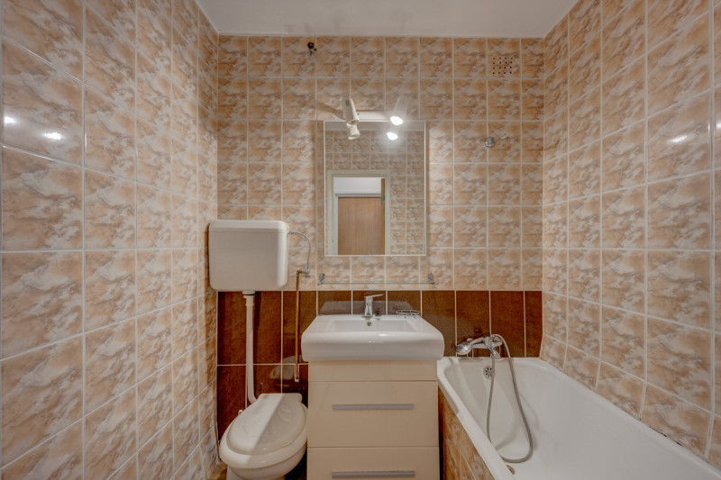 Romancierilor – Lunca Cernei, apartament 3 camere decomandat, 65 mp.