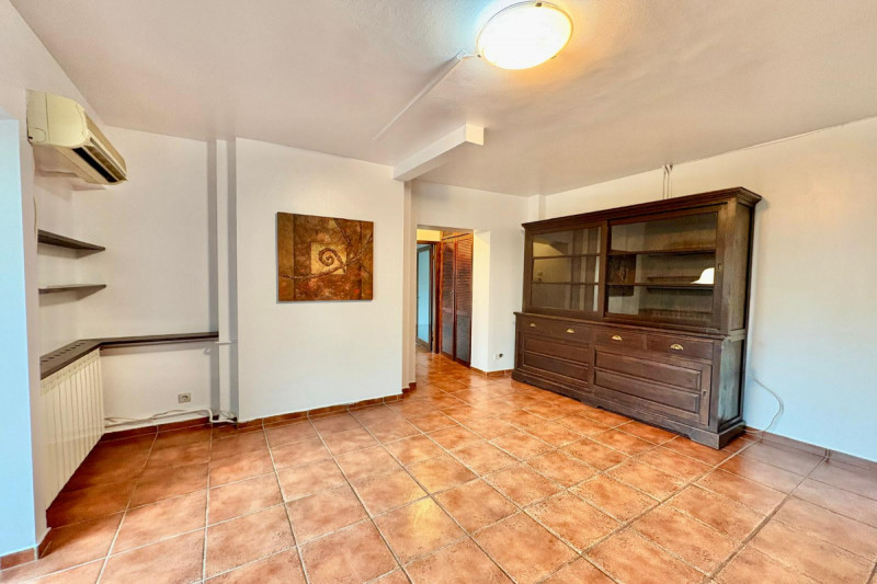 Unirii - Negru Voda, apartament 2 camere spatios, nemobilat, 70 mp.
