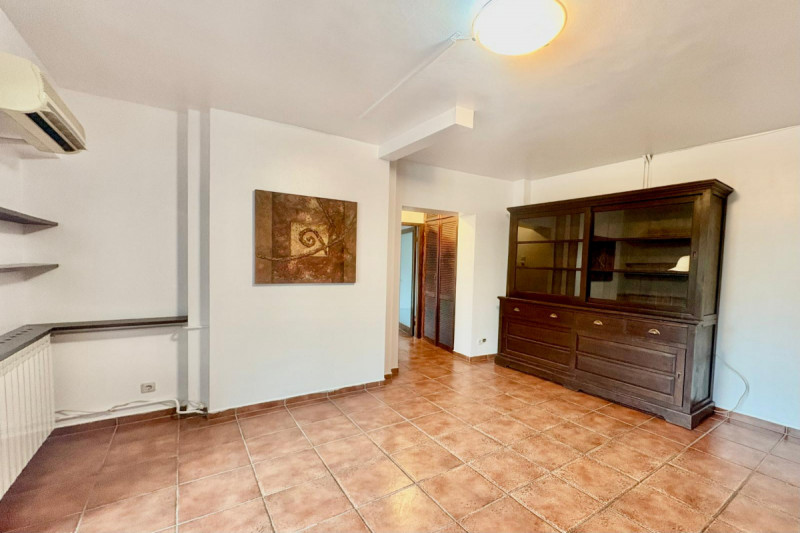 Unirii - Negru Voda, apartament 2 camere spatios, nemobilat, 70 mp.