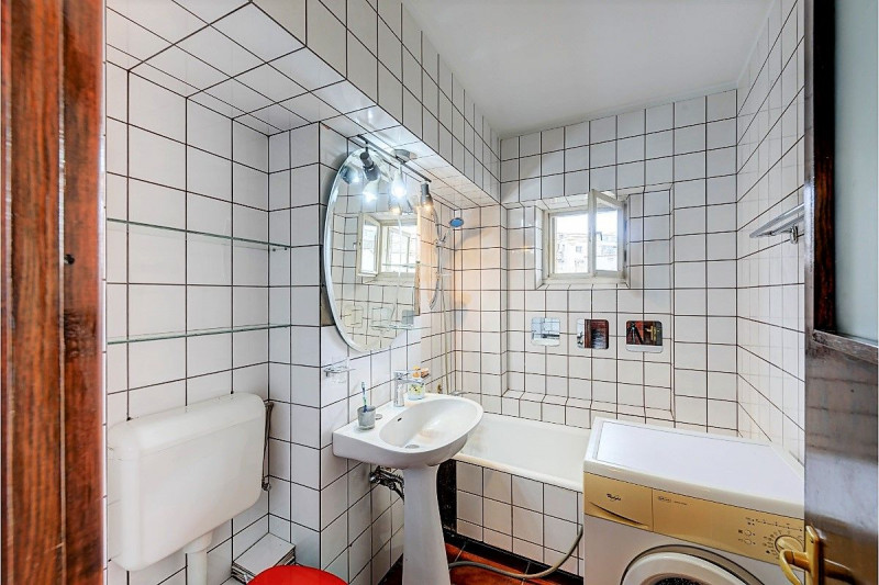 Unirii - Negru Voda, apartament 2 camere spatios, nemobilat, 70 mp.