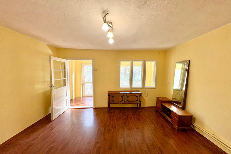 Chitila – T. Vladimirescu, casa individuala 4 camere, lot 530 mp.