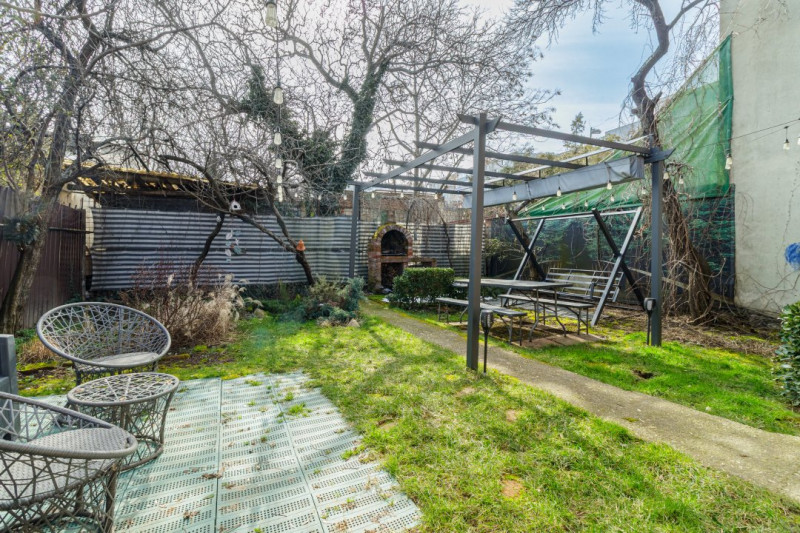 Casa cu gradina aproape de metrou 1 Mai - 232 mp curte libera