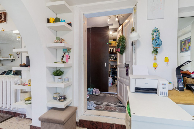 Casa cu gradina aproape de metrou 1 Mai - 232 mp curte libera