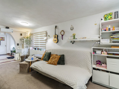 Casa cu gradina aproape de metrou 1 Mai - 232 mp curte libera