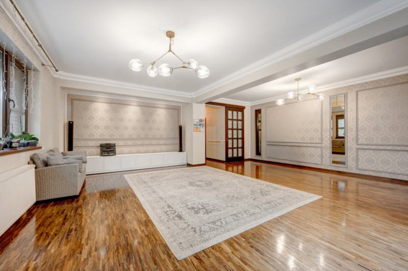 Apartament 170mp utili, 77mp curte și 3 locuri parcare, Parc Bazilescu!