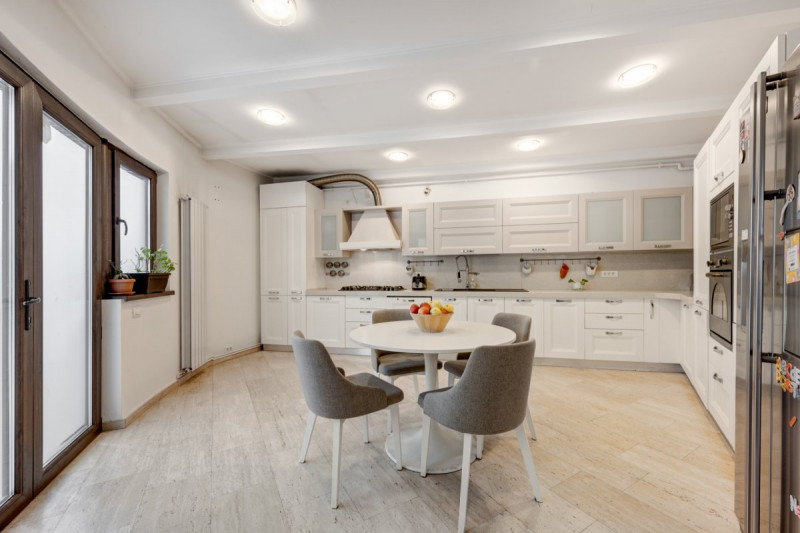 Apartament 170mp utili, 77mp curte și 3 locuri parcare, Parc Bazilescu!