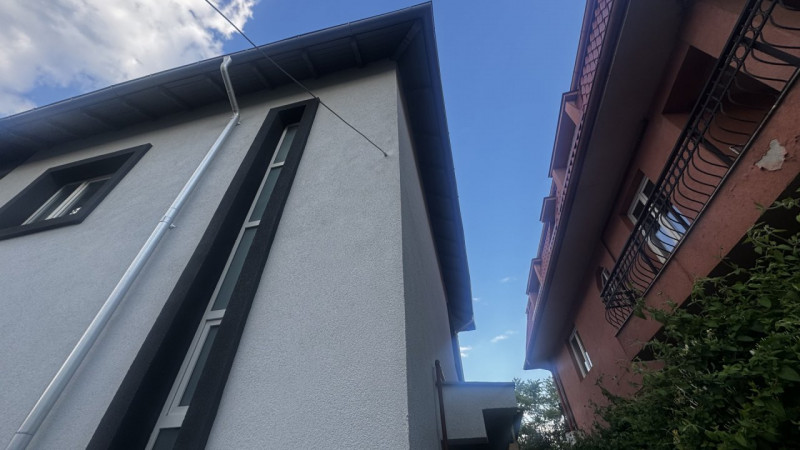 Casa bifamiliala- 2 apartamente in vila 1 Mai- PROASPĂT RENOVAT